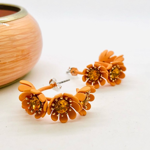 Vintage Mod Flower Earrings & Enamel Bracelet - Picture 9 of 15